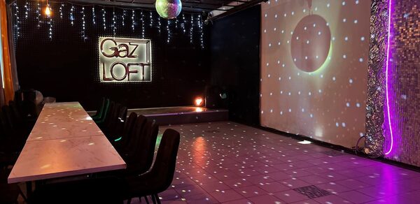 Gaz loft со сценой рядом с метро