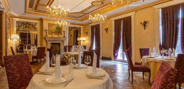 Садовое кольцо. Светлый банкетный зал при отеле