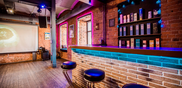 Клубный лофт на набережной в центре Москвы