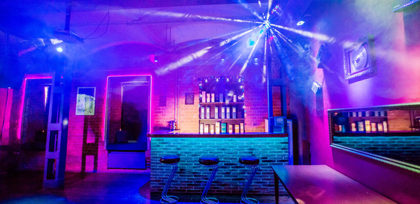 Клубный лофт на набережной в центре Москвы