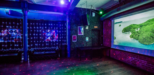 Клубный лофт на набережной в центре Москвы