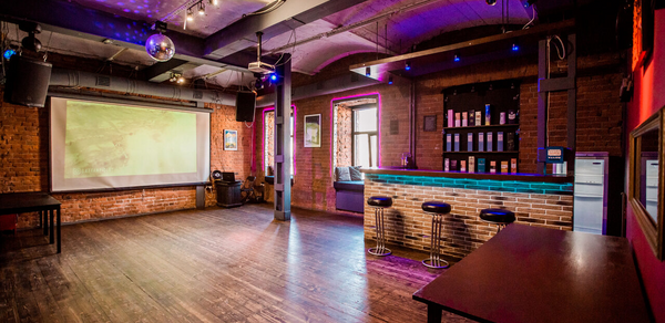 Клубный лофт на набережной в центре Москвы