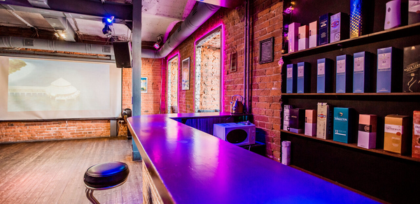 Клубный лофт на набережной в центре Москвы