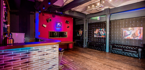 Клубный лофт на набережной в центре Москвы