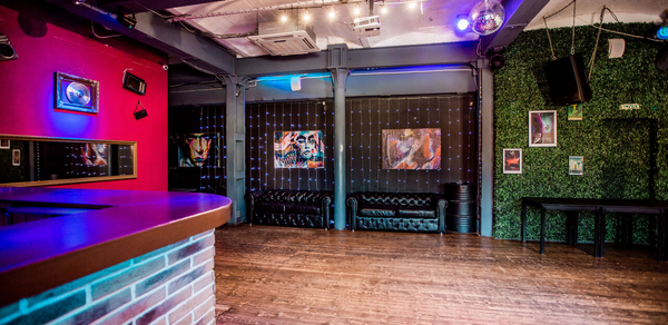 Клубный лофт на набережной в центре Москвы