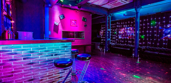 Клубный лофт на набережной в центре Москвы