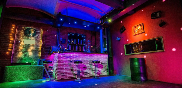 Клубный лофт на набережной в центре Москвы