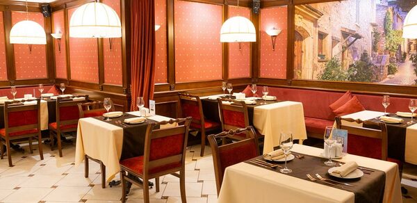 Верона-Евразия. Банкетный зал в английском стиле 