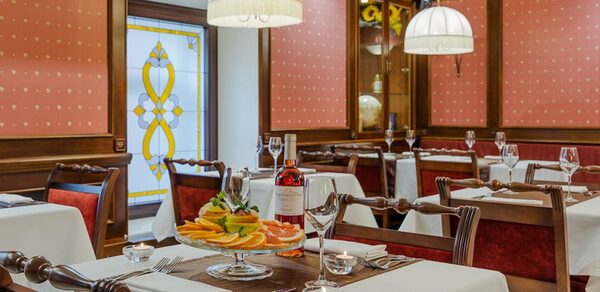 Верона-Евразия. Банкетный зал в английском стиле 