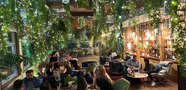 Blush Lounge (Блаш Лаунж). Банкетный зал с зеленью