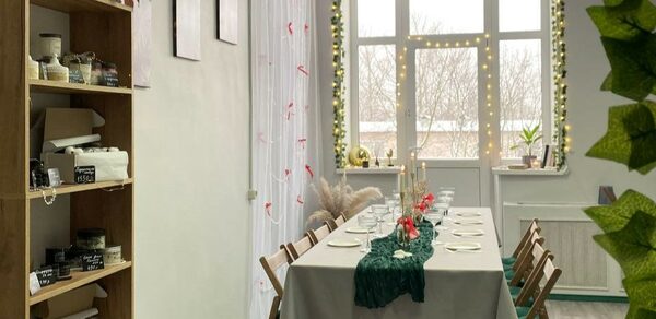 Encanto Studio. Светлая студия с балконом