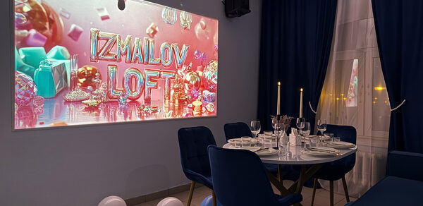 Лофт с зеркальной стеной