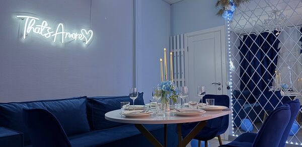 Лофт с зеркальной стеной