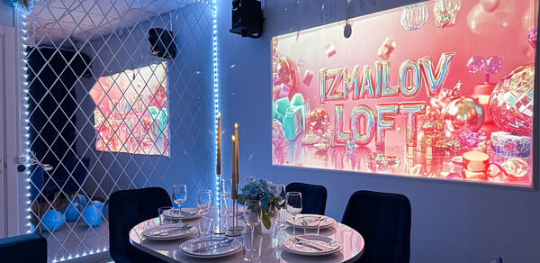 Лофт с зеркальной стеной