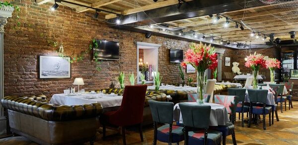 Форте Маре. Банкетный зал у реки