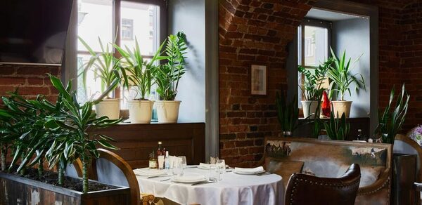 Форте Маре. Банкетный зал у реки