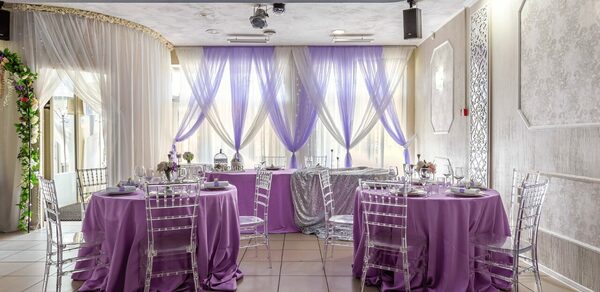 В Двух Шагах. Стильный банкетный зал