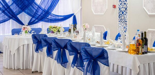 В Двух Шагах. Стильный банкетный зал