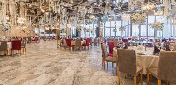 Эйфория. Роскошный банкетный зал с панорамными окнами