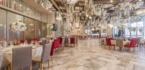 Эйфория. Роскошный банкетный зал с панорамными окнами