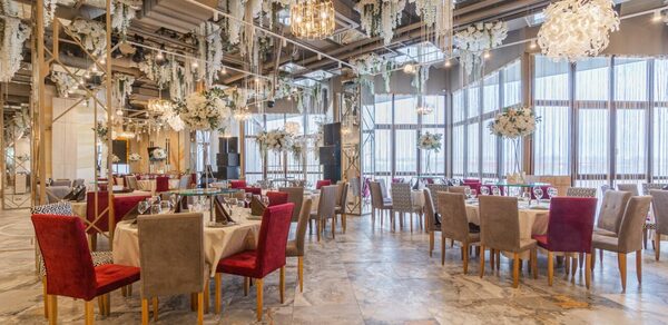 Эйфория. Роскошный банкетный зал с панорамными окнами