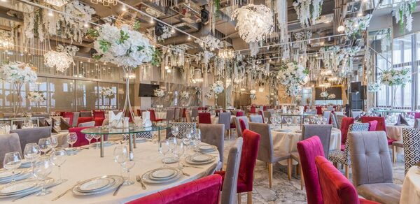 Эйфория. Роскошный банкетный зал с панорамными окнами