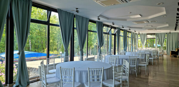 Риони. Банкетный зал с верандой