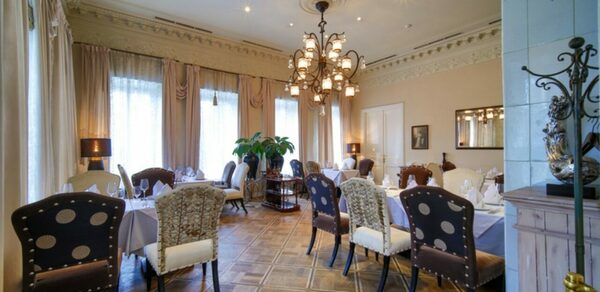 Гусятникоff. Зал в стиле эпохи просвещения