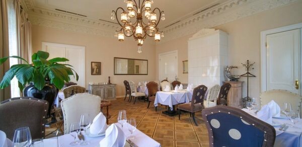 Гусятникоff. Зал в стиле эпохи просвещения