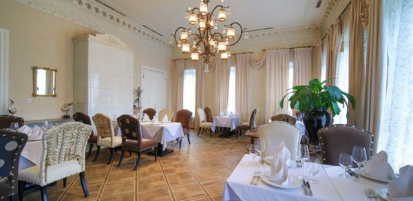 Гусятникоff. Зал в стиле эпохи просвещения