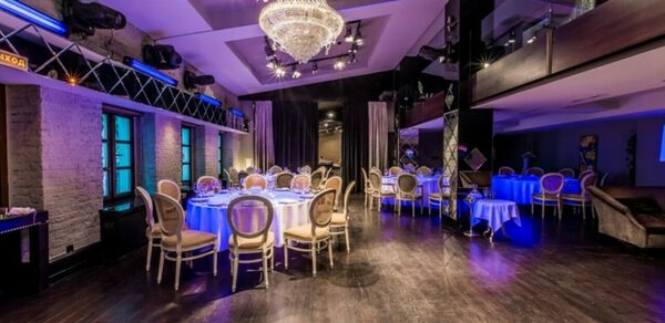 Гусятникоff. Банкетный зал с балконом