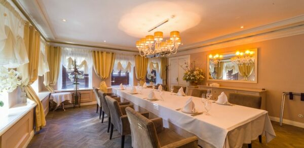 Гусятникоff. Банкетный зал на 18 персон