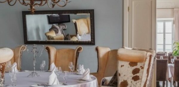 Гусятникоff. Банкетный зал с мозаичным паркетом 18 века