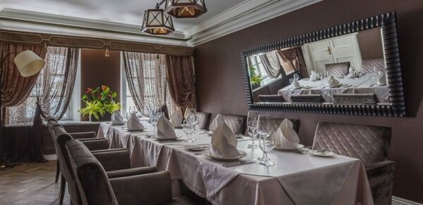 Гусятникоff. Банкетный зал в лаконичных тонах