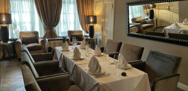  Гусятникоff. Банкетный зал в стиле гостиной усадьбы