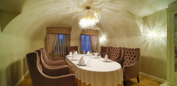 Малый банкетный зал "Гусятникоff"