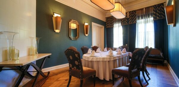 Банкетный зал "Гусятникоff"