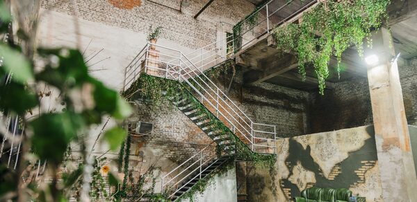 Антуражная площадка в стиле «Таинственный сад» 