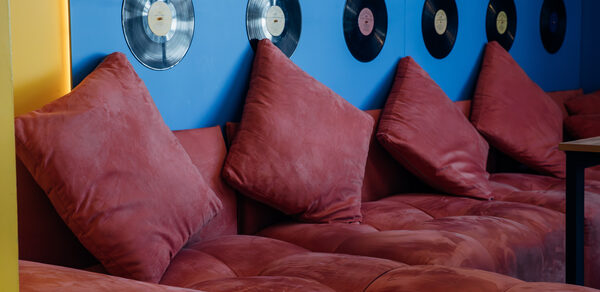 Зал Караоке. Яркое пространство в стиле pop-art