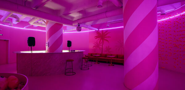 Фламинго. Розовый лофт-зал для мероприятий