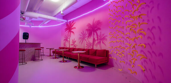 Фламинго. Розовый лофт-зал для мероприятий