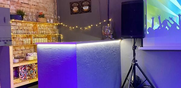 Status Loft. Лофт со сценой и караоке