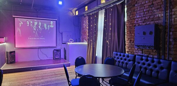 Status Loft. Лофт со сценой и караоке. Типичный Питер
