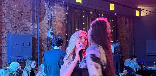 Status Loft. Лофт со сценой и караоке. Типичный Питер