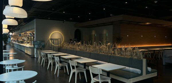 Пространство для мероприятий с панорамными окнами