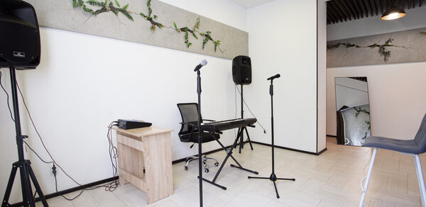 Светлый лофт с двумя зонами для любых мероприятий