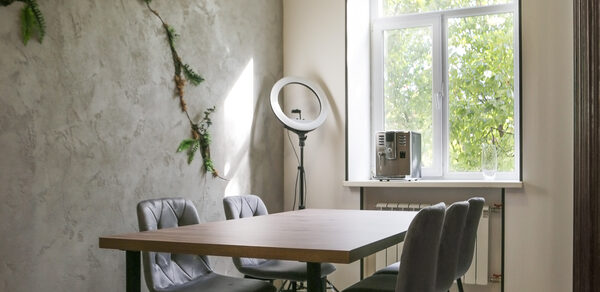 Светлый лофт с двумя зонами для любых мероприятий