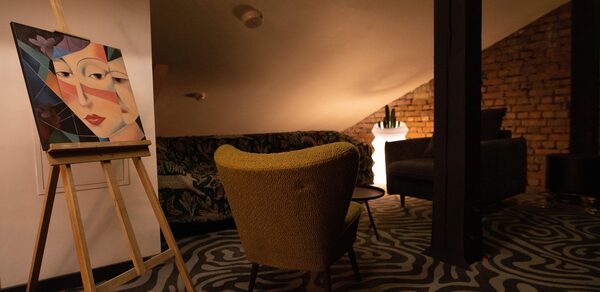 Парадная. Пространство на мансардном этаже