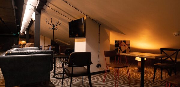 Парадная. Пространство на мансардном этаже