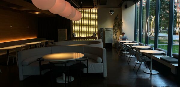 Demi. Банкетный зал с панорамными окнами